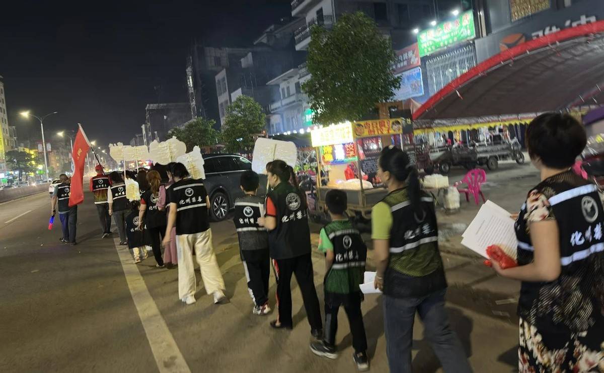 化州市同庆镇开展防范"依托咪酯"电子烟禁毒宣传活动