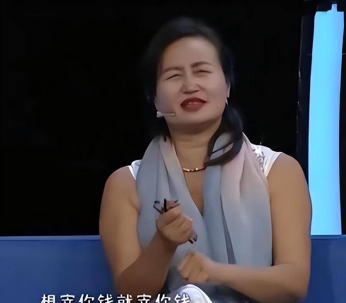 回顾:57岁大妈就喜欢小的,换了一个又一个,现任仅比儿子大2岁_王春花