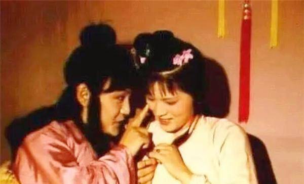 云雨一词,到底是啥意思?为何古人用云雨来形容那事