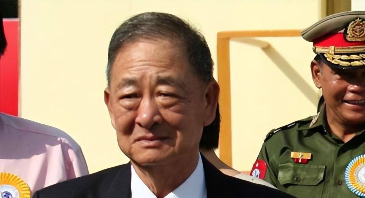 2003年,她再次出现在人们的视野中,是参加果敢前第一特区秘书长刘国玺