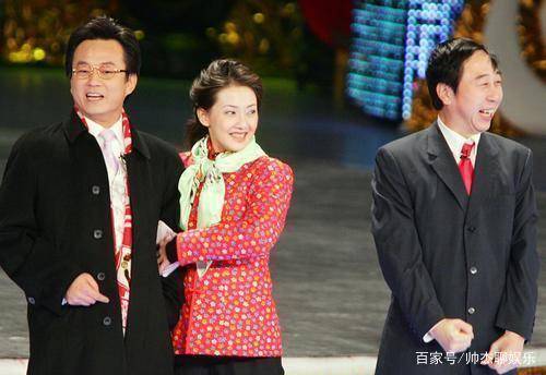 著名相声演员冯巩近照,低调38年的老婆,原来是我们熟悉的她