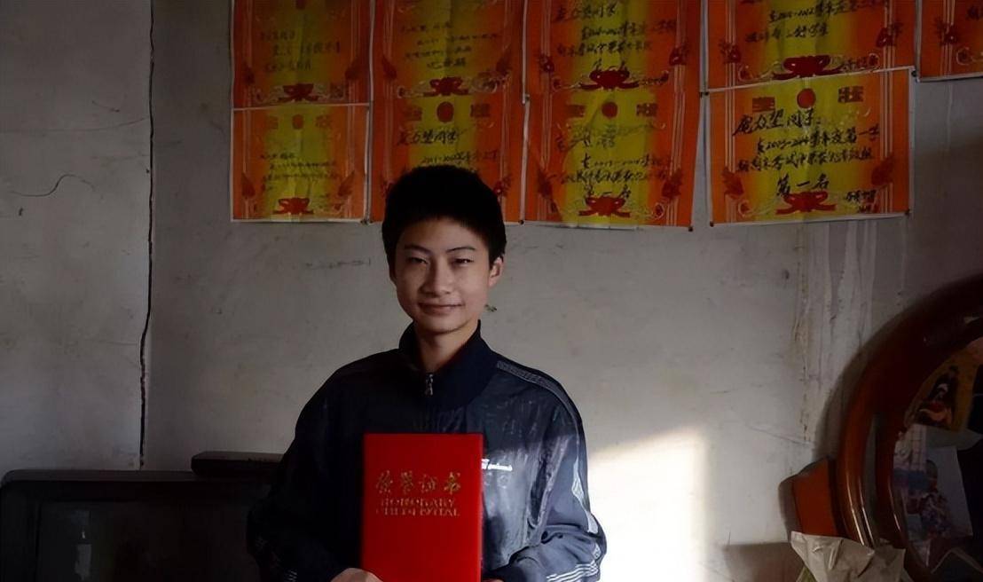 17年河北小伙高考744分当状元,清华校长亲自登门:这个家太穷了