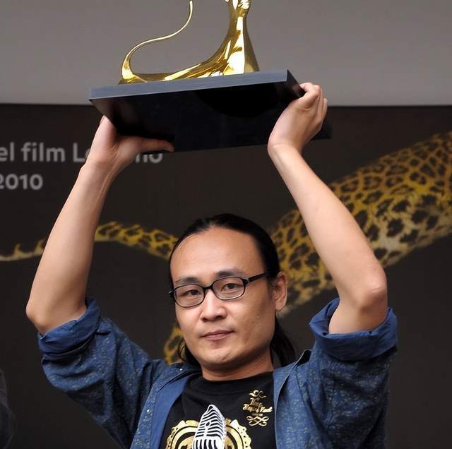 曝名导李红旗携全家隐居山村!已长达13年,不让儿子上学惹争议