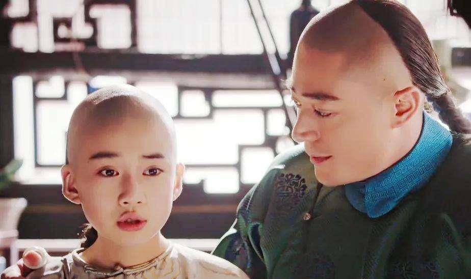 乾隆长子永璜,因做错一件事,被足踢痛击,还被取消继位资格