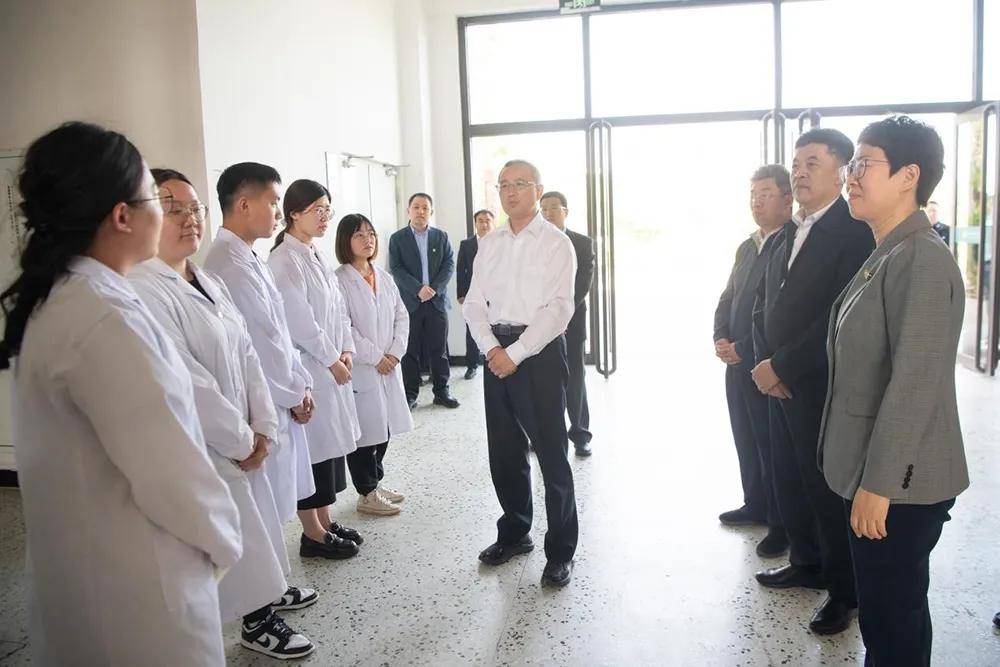 张春林调研国家1类新药——lm49片研发情况和平台建设情况张春林在
