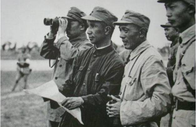 1939年11月他任新四军江南指挥部政治部主任.