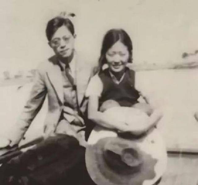 苦恋张充和多年未果,45岁卞之琳另娶他人,重逢之时已是古稀