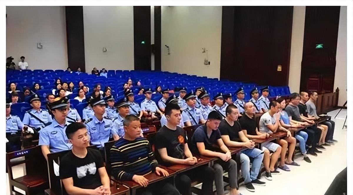 另外警方在死者车中发现了一封遗书,遗书称自己贷款是被张剑波等人