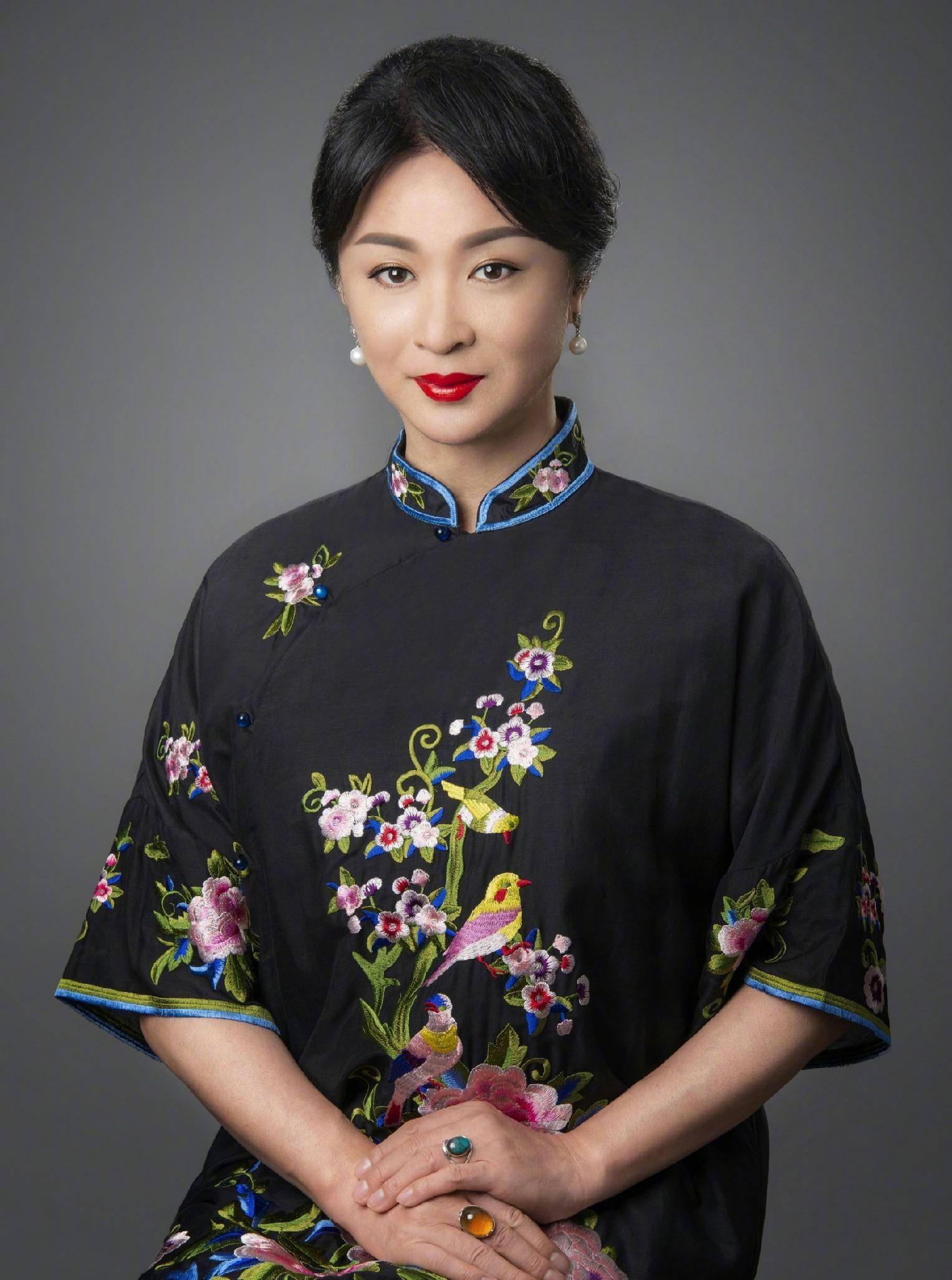 浙江首位变性人雷晓晨:14年前当上"妈妈",现在她们生活如何?