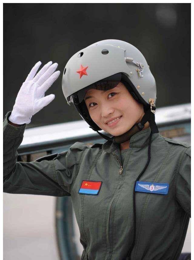 逃生失败细节:弹射时撞到僚机副翼,导致跳伞失败_飞行_战斗机_空军