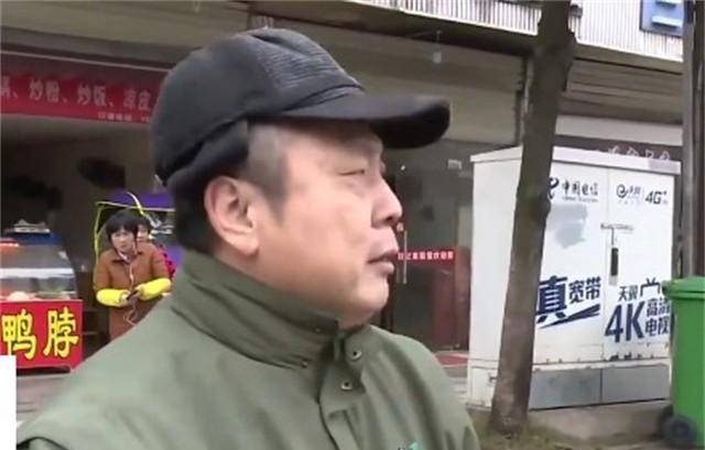 刘良儿子辱骂母亲,让人心寒刘庆带着他儿子刘良多次上门讨要无果之后