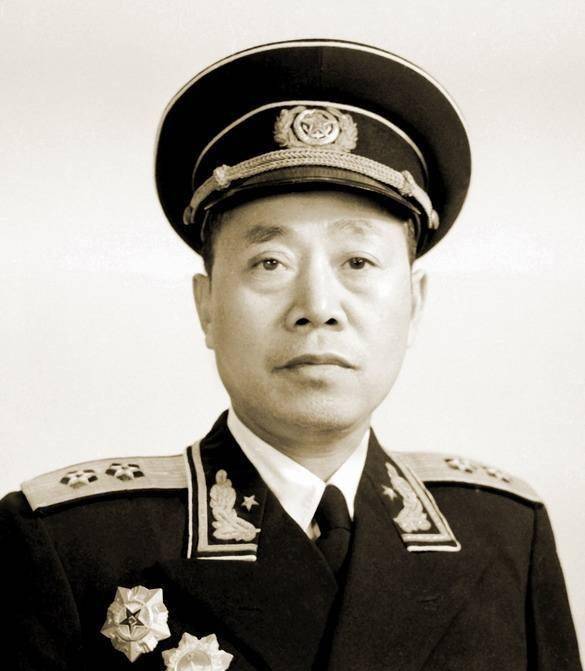 第三纵队的司令员是何以祥,他是四川西充人,此前的职务是山东军区第八