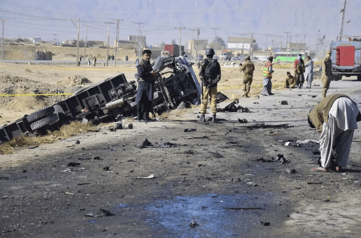 就比如去年中方在瓜达尔港附近遭遇的恐袭事件,就与此恐怖组织有关,那