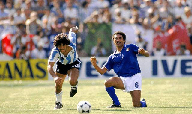 阿圭罗眼中的完美球员:马拉多纳与梅西