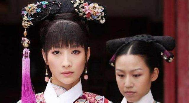 在电视剧中,安陵容是一个非常自卑的女孩,她进宫完全是为了能够光耀