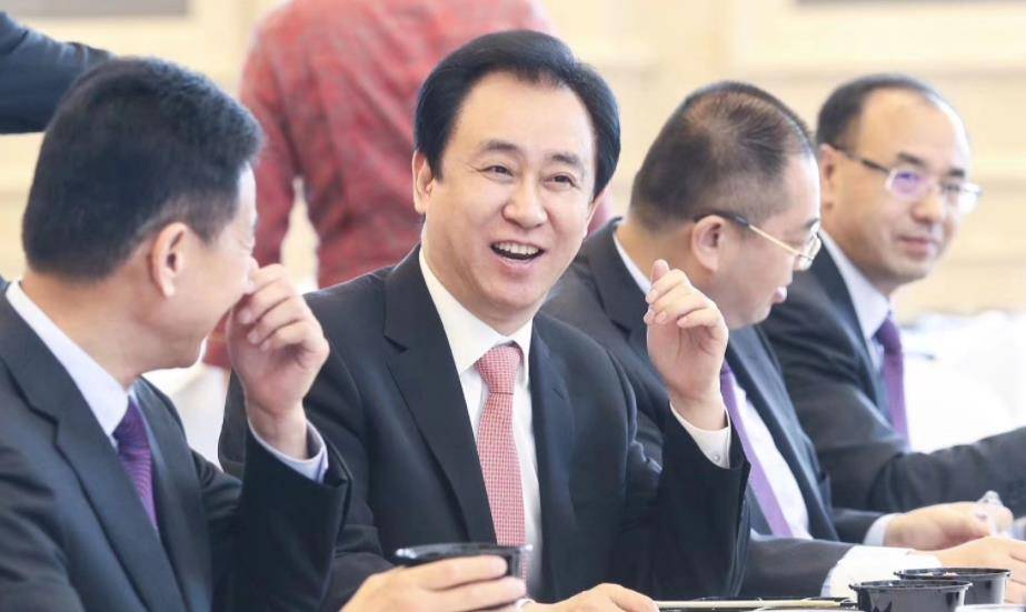 "财富大亨"许家印:进军高端水行业,60亿打广告,倒亏40亿收场_恒大