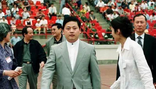 王均瑶:25岁成浙江首富,本应与马云王健林齐名,38岁早逝