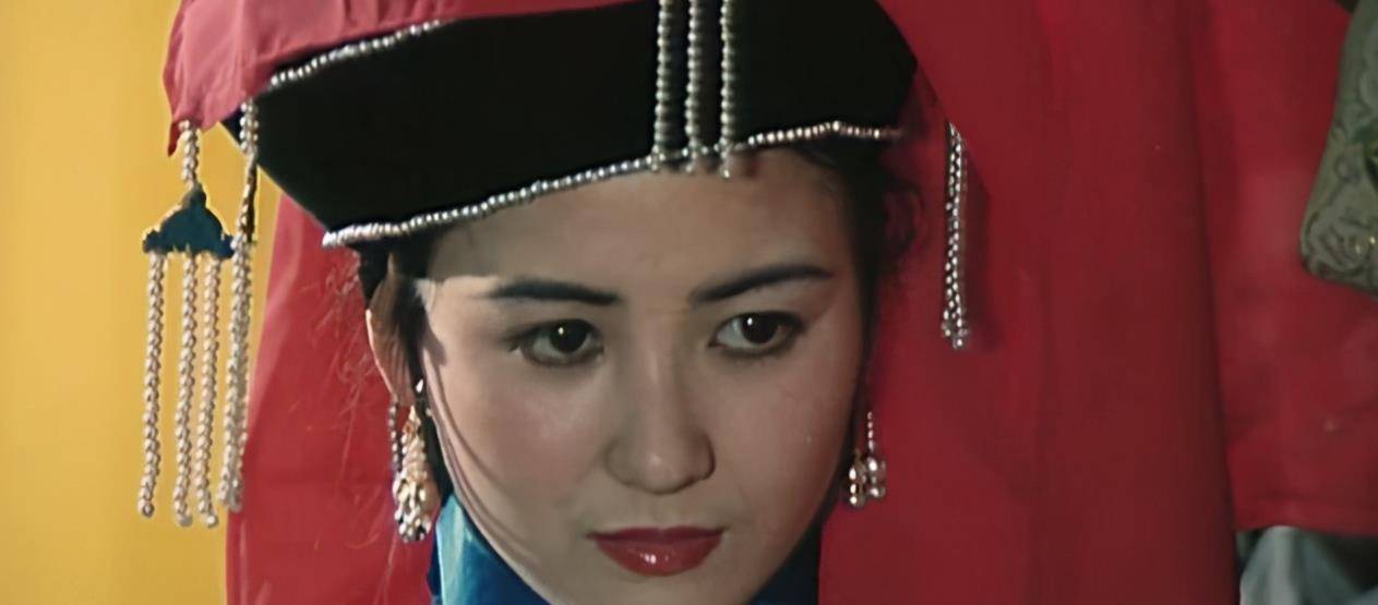 崇龄之女赫舍哩氏为瑜嫔;前任副都统赛尚阿之女阿鲁特氏为珣嫔(是皇