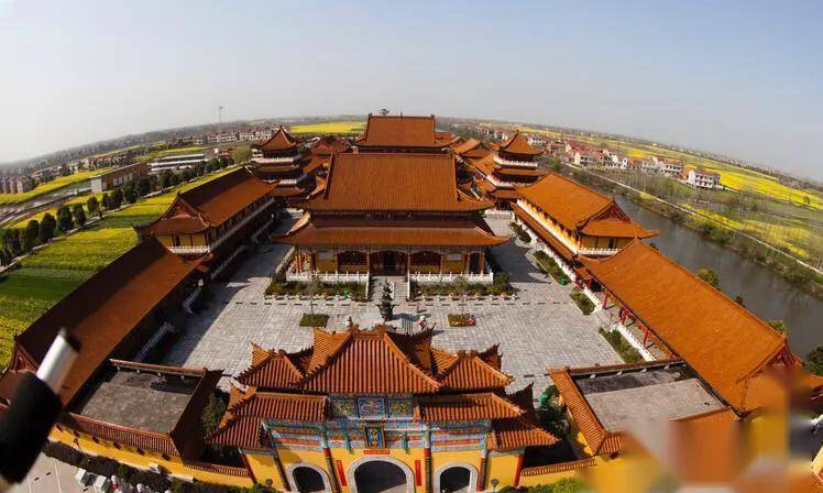 湖北女尼,修4.8公里路,捐亿元度众生:她是中国最好的慈善真佛