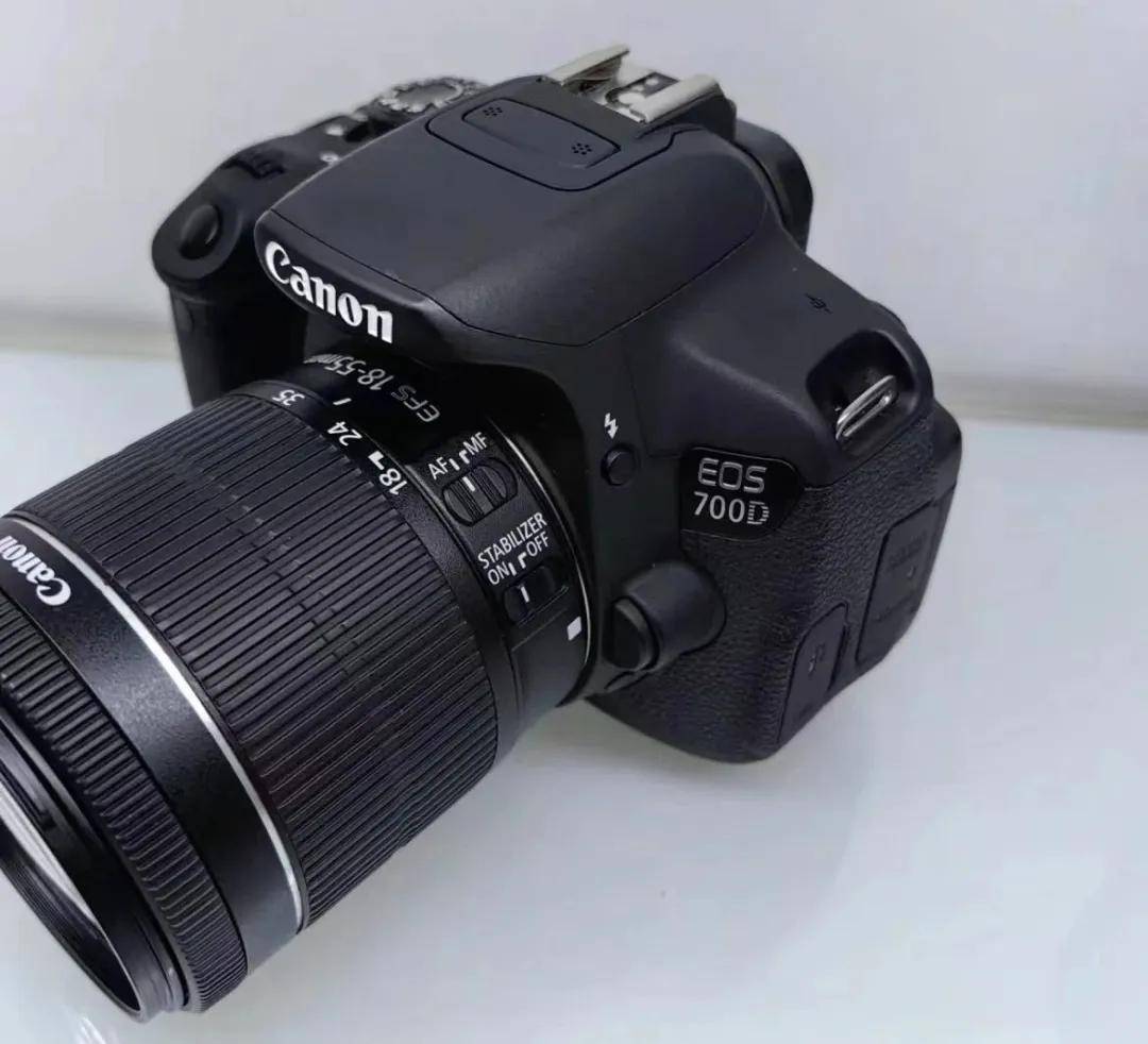 top 1:佳能eos 700d ###今天小编就在这里给大家介绍两款性价比较