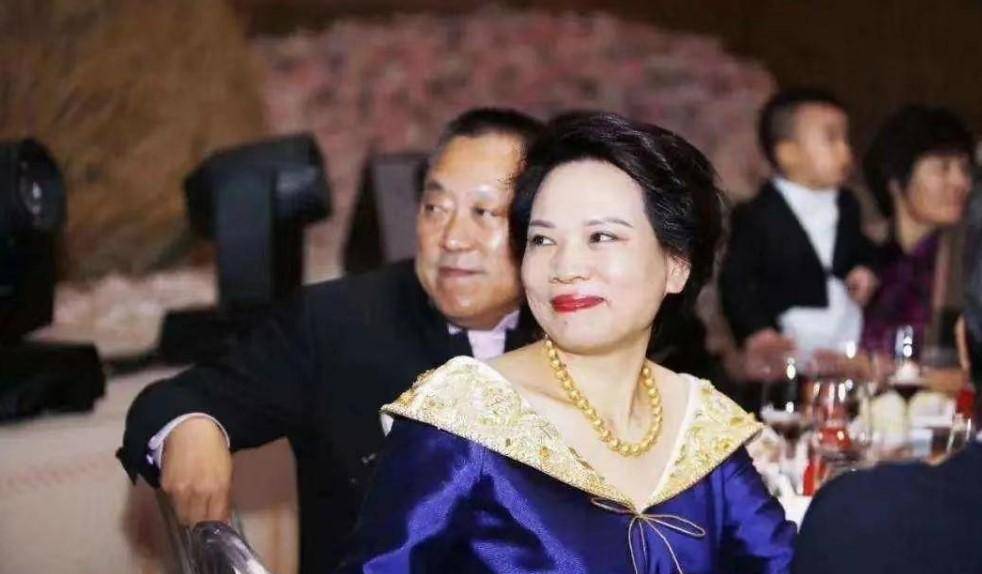 出生在浙江诸暨,从小周晓光就是在一堆比自己更小的弟妹哭声中长大的