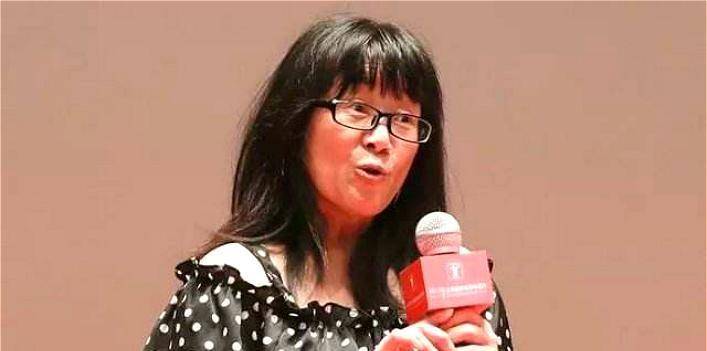 "脑瘫诗人"余秀华一夜爆红,结识小14岁的男友,却遭家暴_父母_尹正
