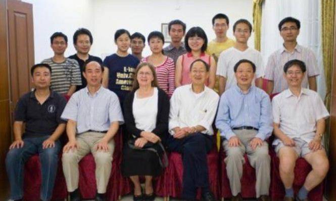 2003年,宝丰县重建了崔琦故居,并专门建了一个展览馆.