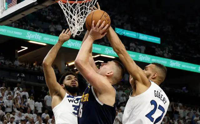掘金逆袭!约基奇神勇35分,掘金将大比分扳成2-2