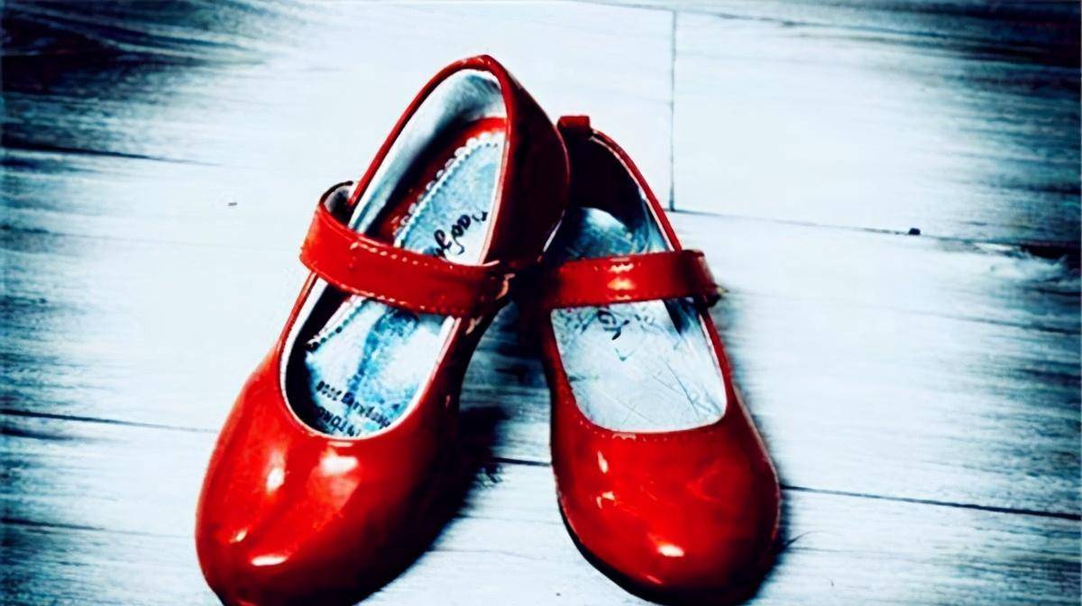 "红舞鞋"事件,400人街头跳舞,直到力竭而亡,原因成谜_卡伦_瘟疫_童话