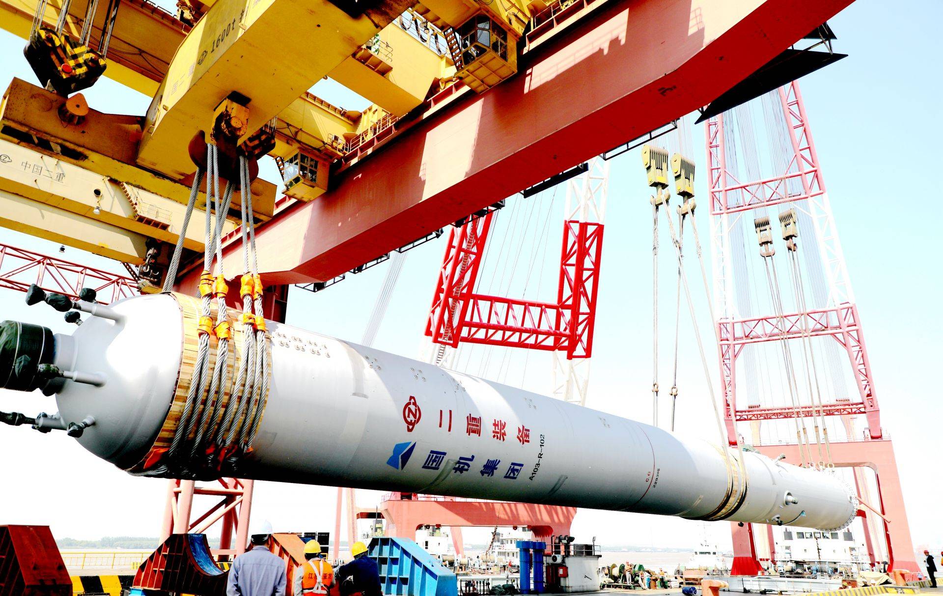 两台超大超重加氢反应器发运