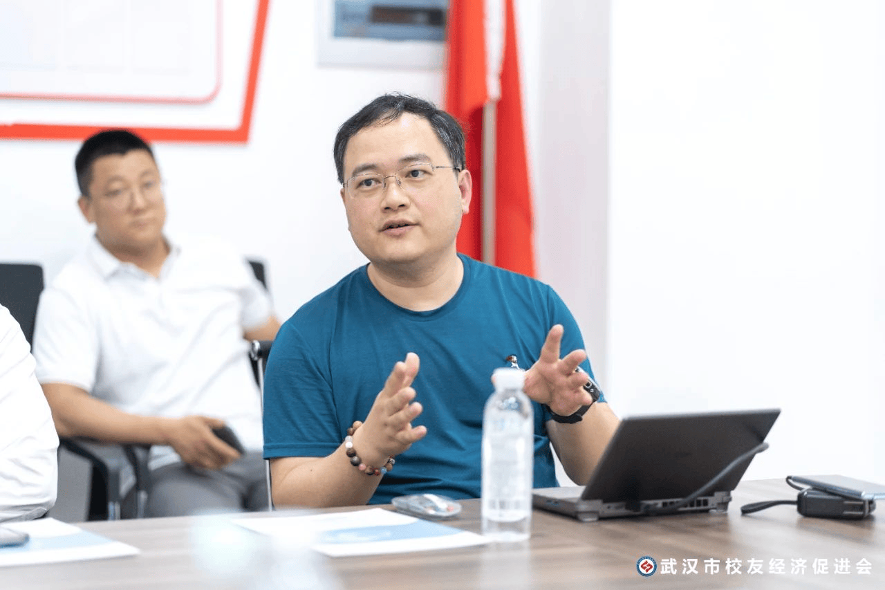 参加活动的还有:重庆大学湖北校友会会长霍精民,武汉城市学院湖北校友
