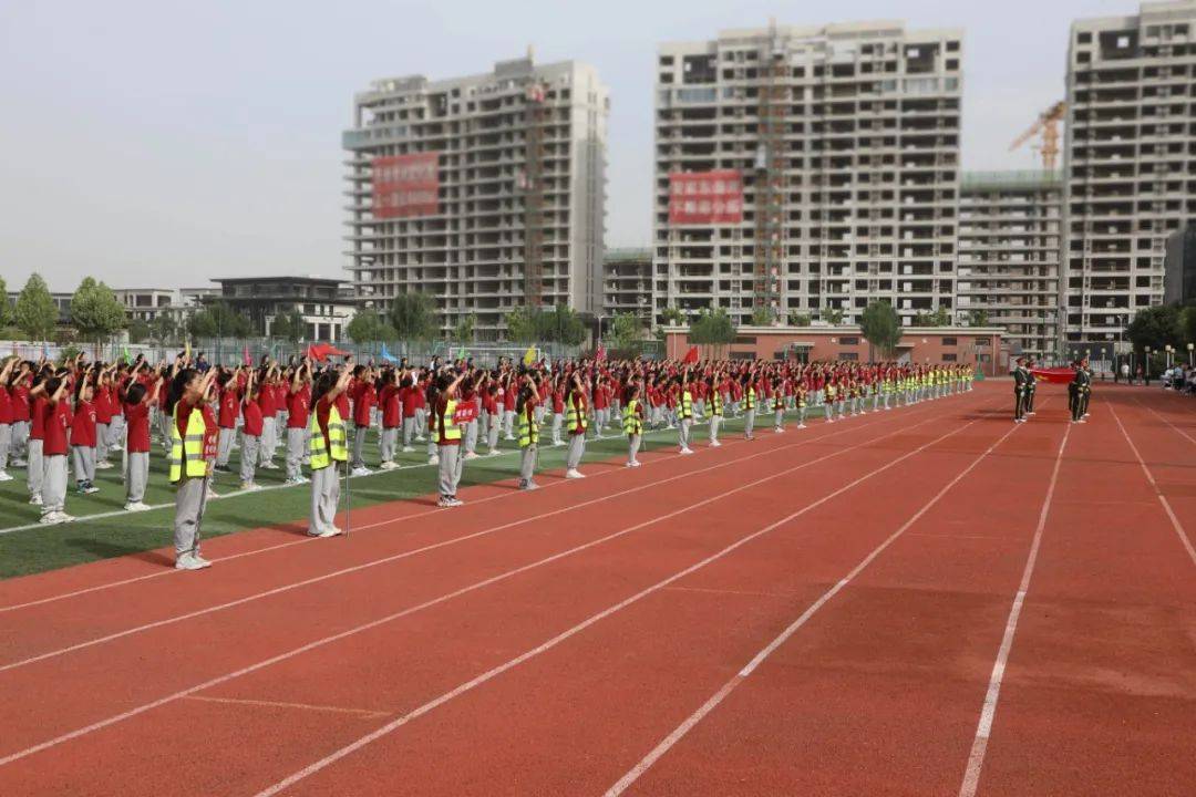 运城市盐湖区王府学校运动会正确打开方式!