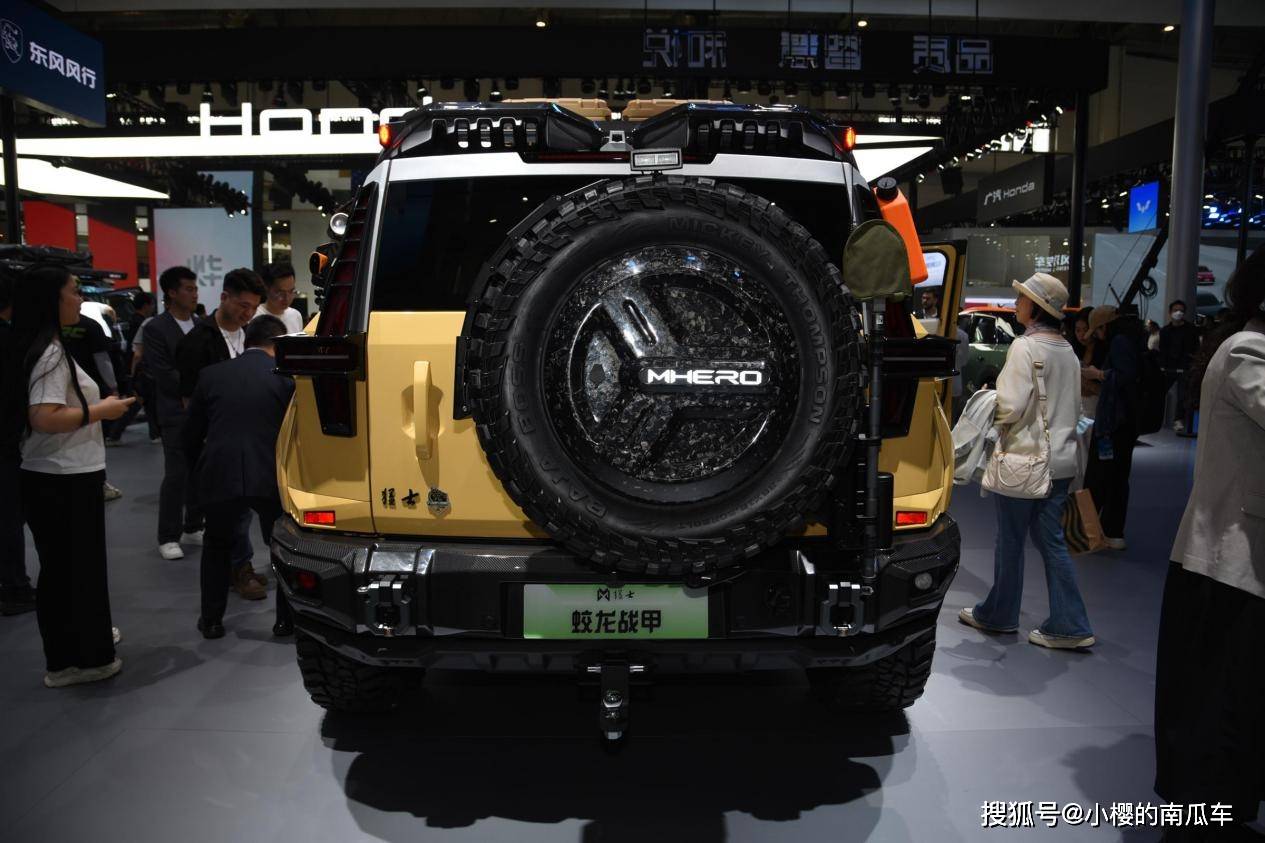 北京车展实拍:沙漠风暴黄涂装,车长超5米1,前后双叉臂,中国造