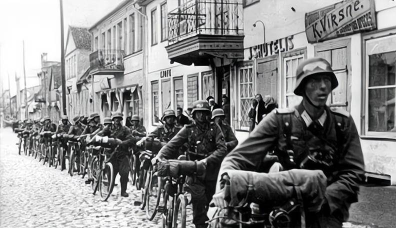 三万德军进驻莱茵非军事区,希特勒如何在英法眼皮下完成此举?