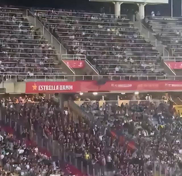 如今,巴萨球迷已经公开表态,拖延下去对俱乐部不利,哈维与德科的争端