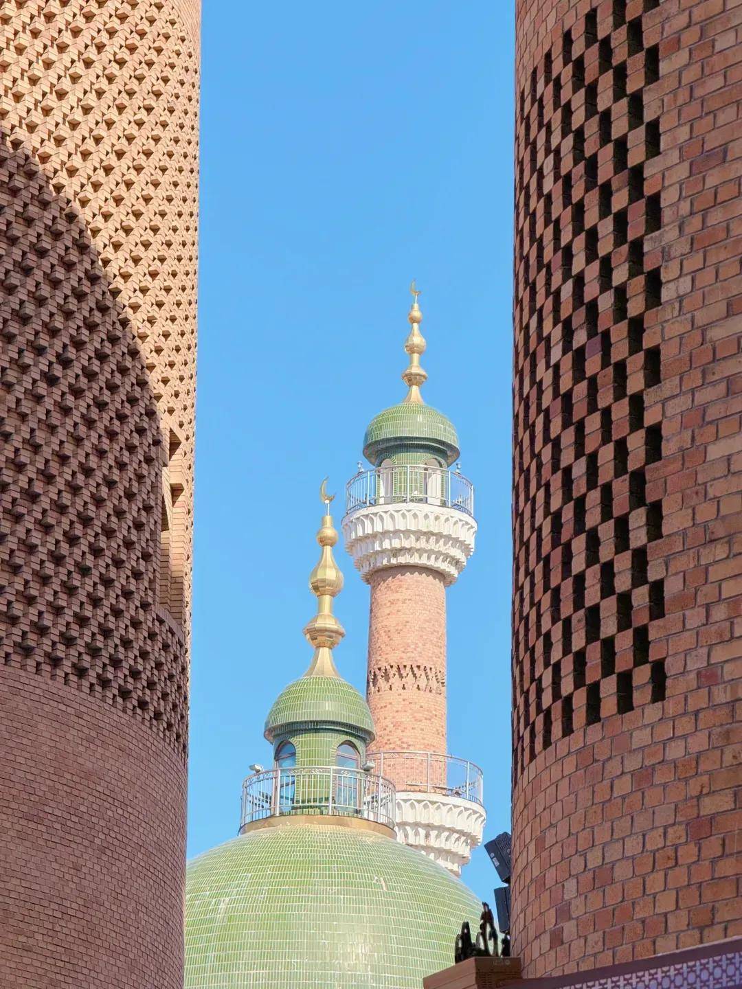 住宿:乌鲁木齐准四酒店乌鲁木齐市区推荐:国际大巴扎乌鲁木齐到达日