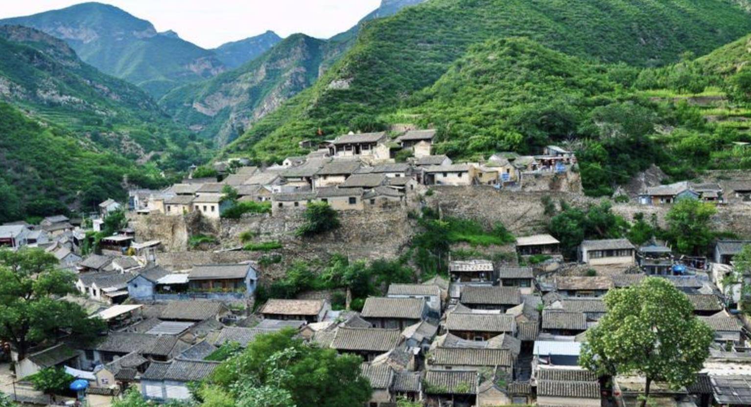 北京门头沟:百公里的永定河伴随着一只蛹破茧成蝶