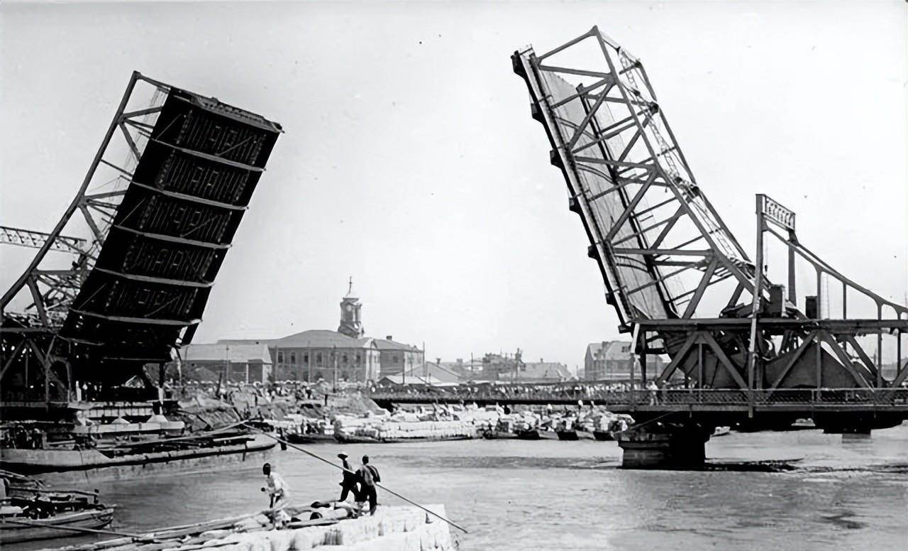 全国唯一一座立转式开启桥-天津解放桥