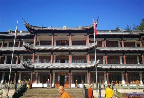 湖南一少女路遇高僧称收其为徒,被带至寺庙侵害,佛门也不再清净