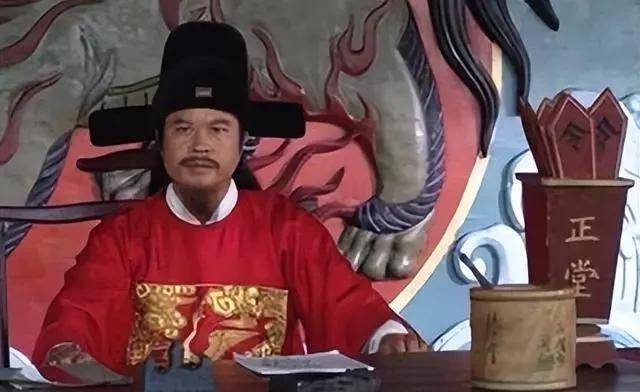 1506年,乌纱帽为男尸鸣冤,假阎罗吓出真凶犯,少年县令名扬天下