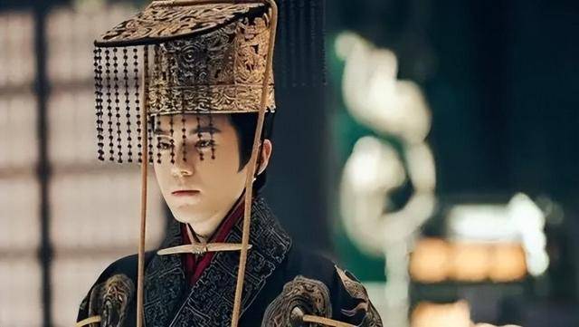 曹操的另外一面:伏低做小,左右讨好,还得看汉献帝的脸色