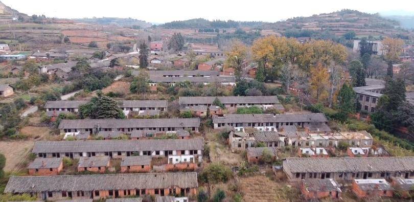 在曲靖市马龙县王家庄街道格里村的一条山沟里,就有一座三线时期的