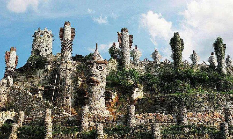 当年,位处荒蛮之地的夜郎国国王向汉朝使者发问道:"汉孰与我大"?