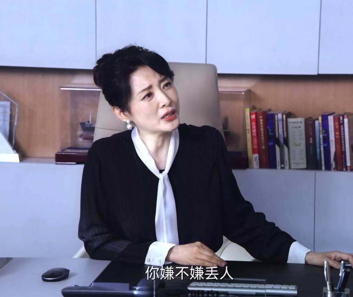 周涛新剧口碑爆棚,她不打针不扮嫩,打了多少中年女演员的脸?