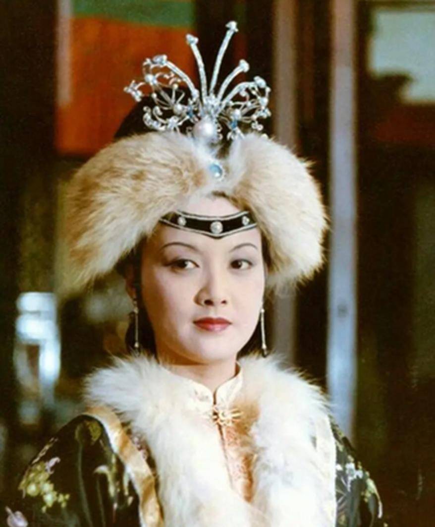 贾琏尴尬的房中事:家有母老虎,平儿碰不得,身边还有个胖丫头