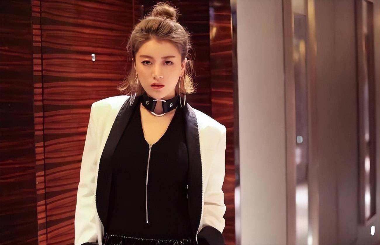 好声音没夺冠,却嫁给爱奇艺总裁,34岁成了人生赢家_李嘉格_车澈_音乐