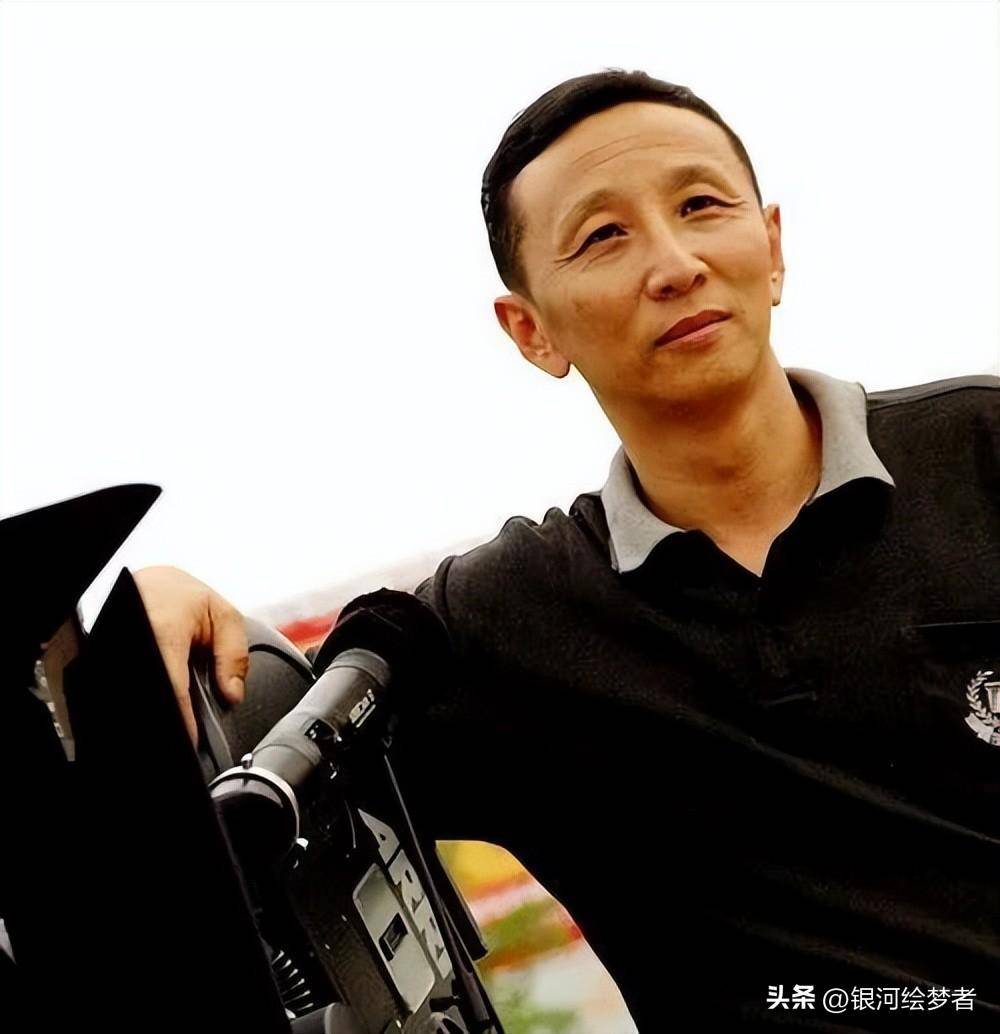 靠《牧马人》走红,嫁人后加入法国国籍,如今带儿子回国发展