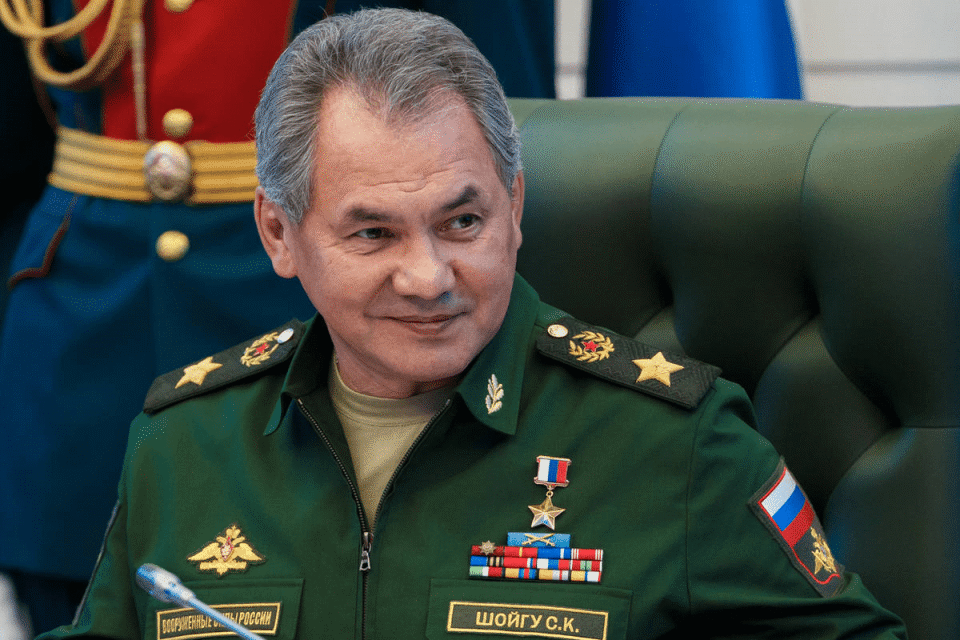他从未当过兵,但擅长搞战时经济:说说这位新任俄罗斯国防部长