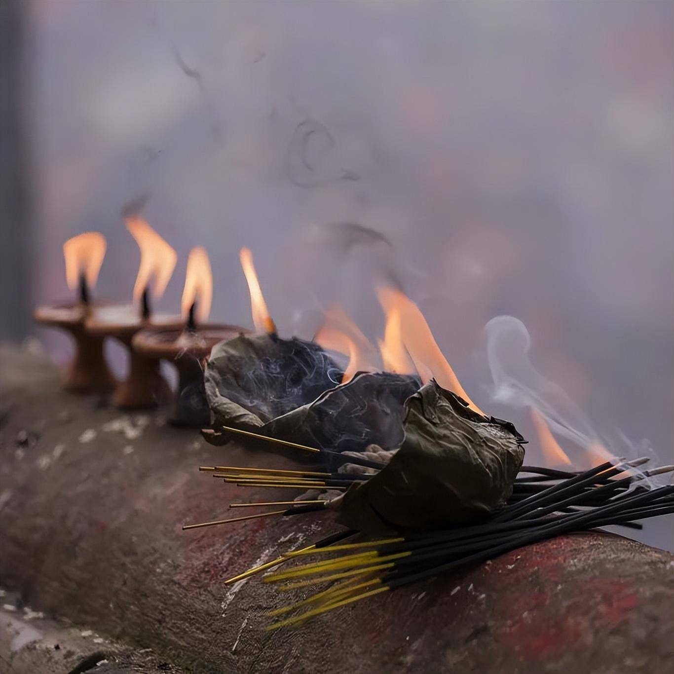 死人用的小纸人图片图片