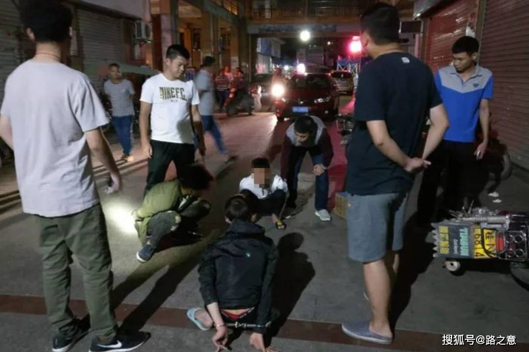 案犯高龙龙,男,19岁,初中文化,无业,榆林市子洲县人,住延安市宝塔区